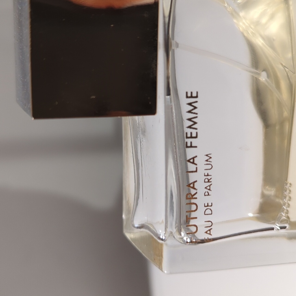 Perfume - Picture 5 of 5